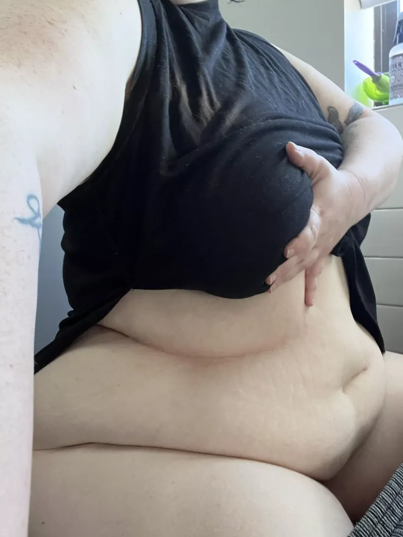 ugh i love the way my belly sits 😝