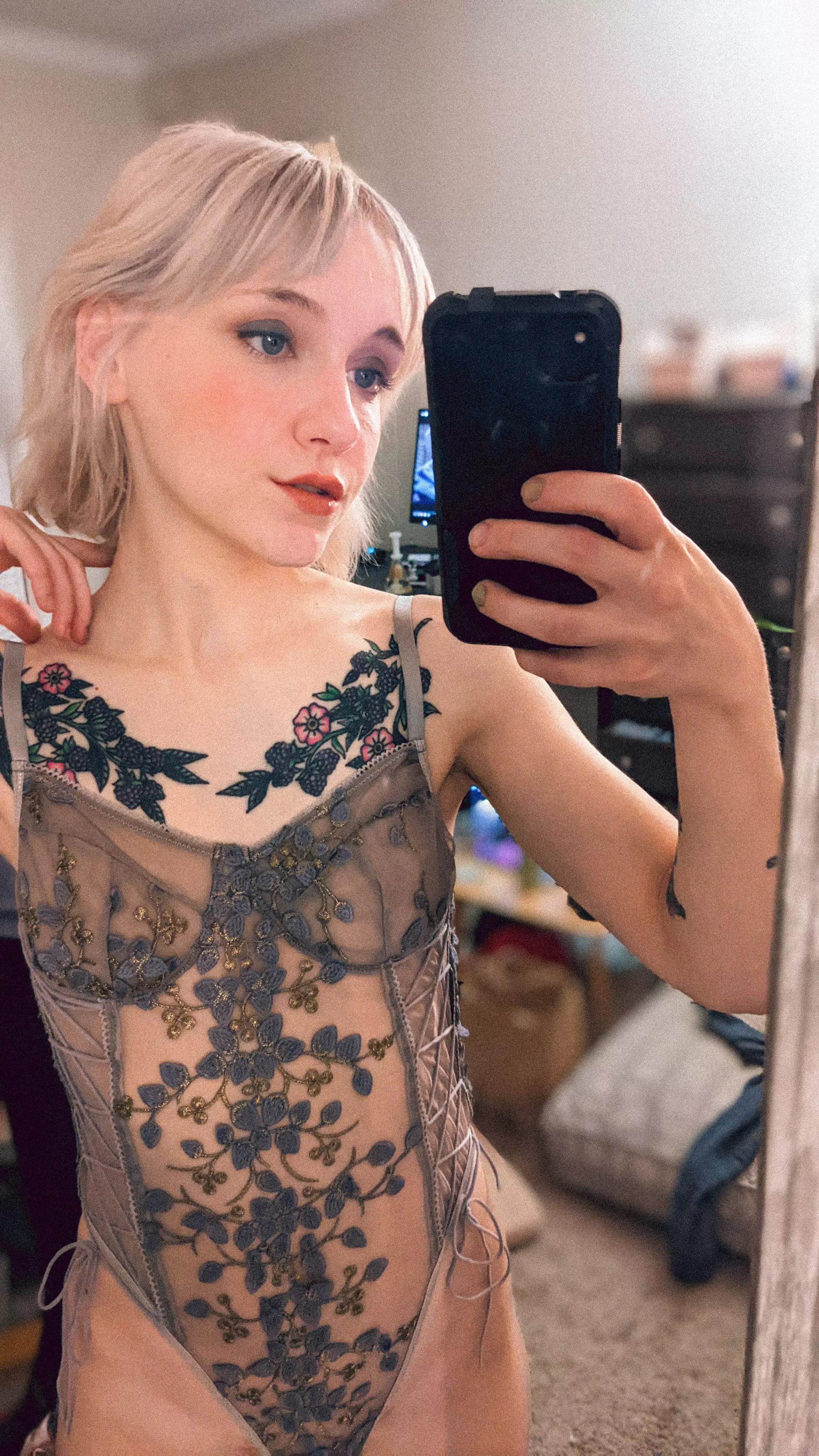 unintentionally matched my eyeshadow to my favorite bodysuit 😎 [F]