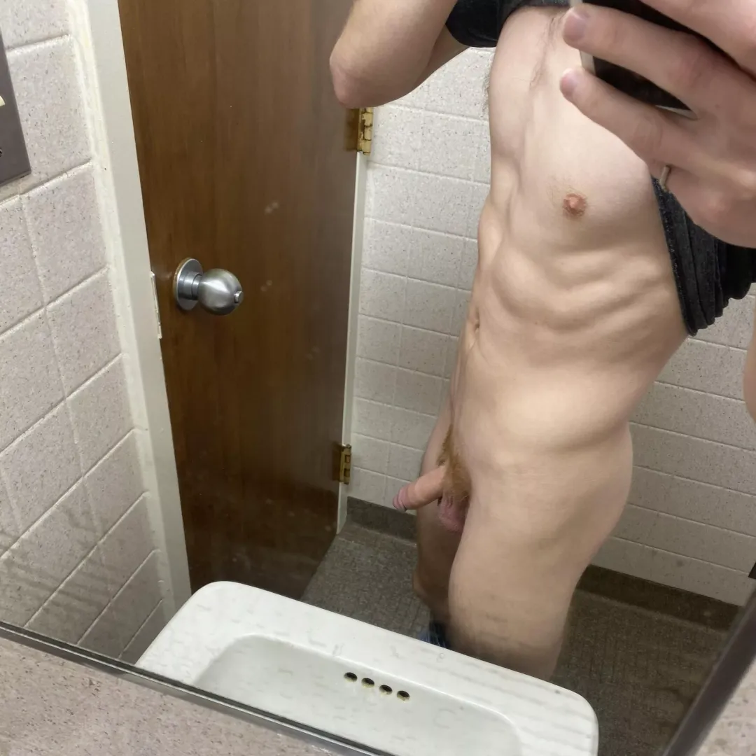 Upvote if your horny 😈