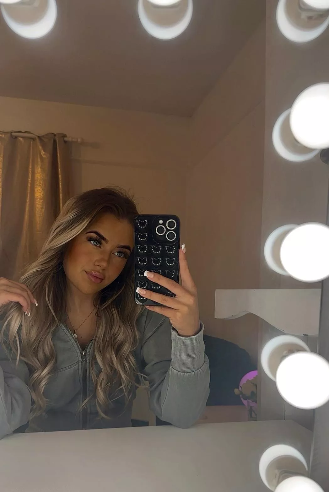 ur beautiful trophy taking a mirror selfie!