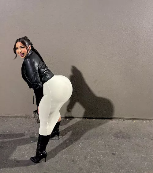 Use her ass for shade