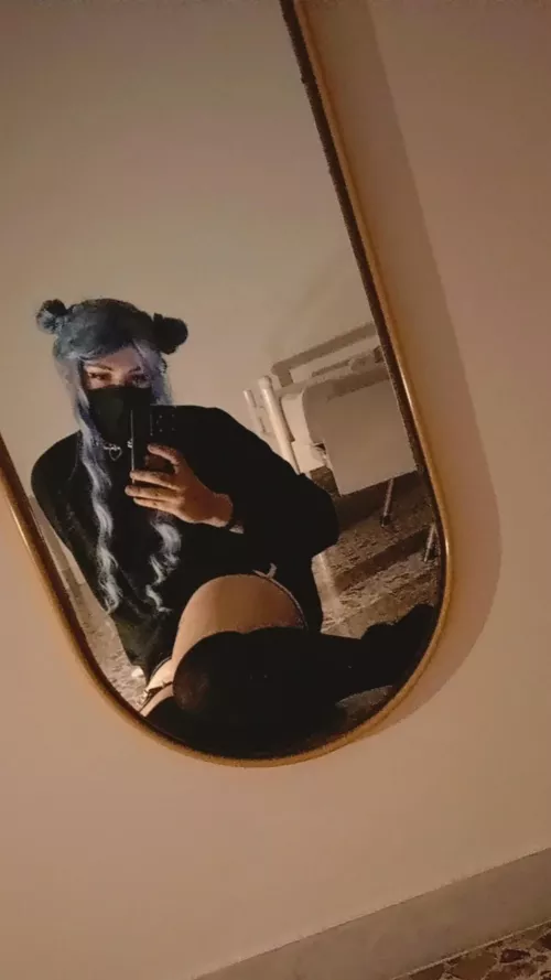 Use my thighs as pillows ty