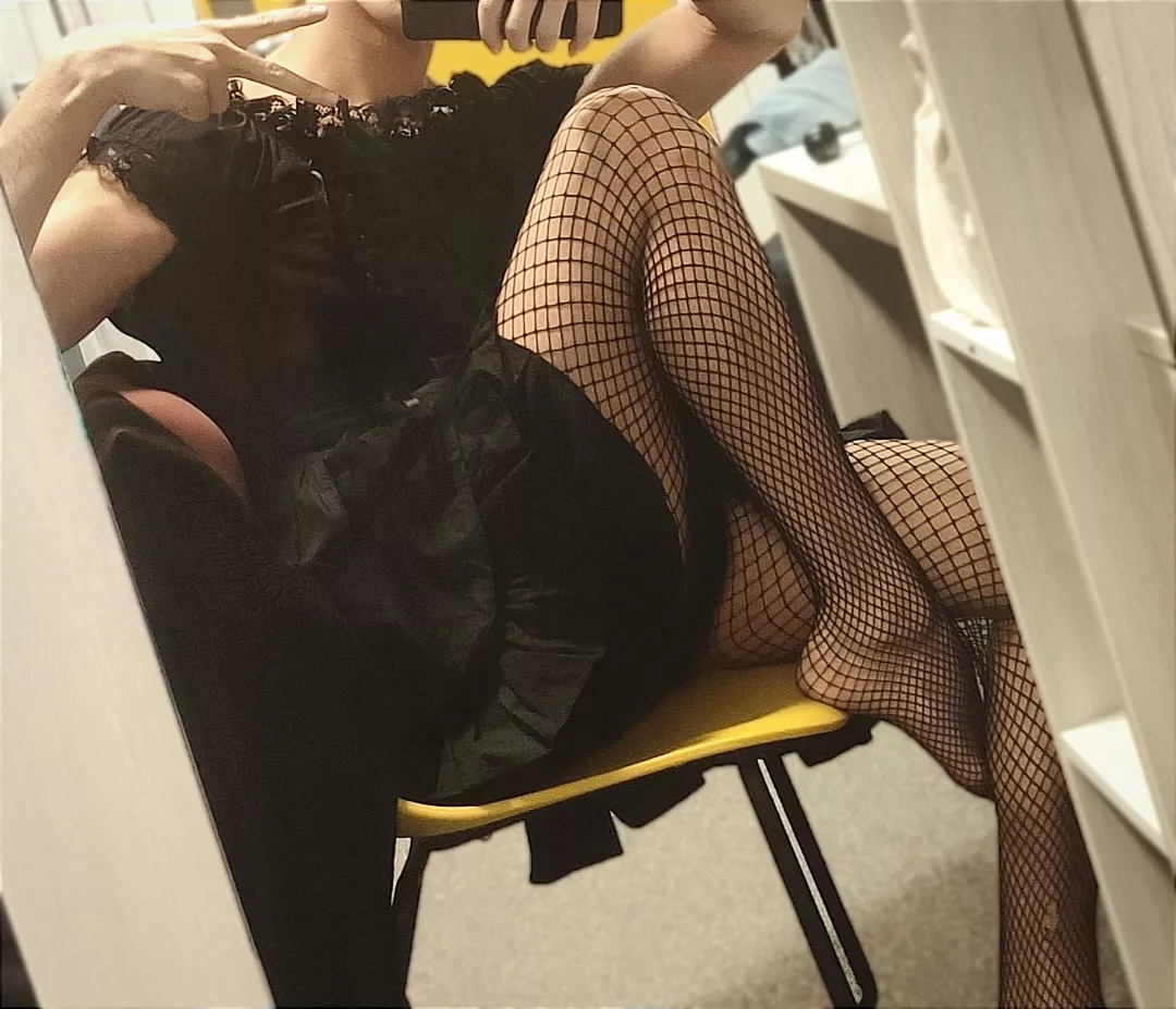 UwU (I looove fishnets💘)