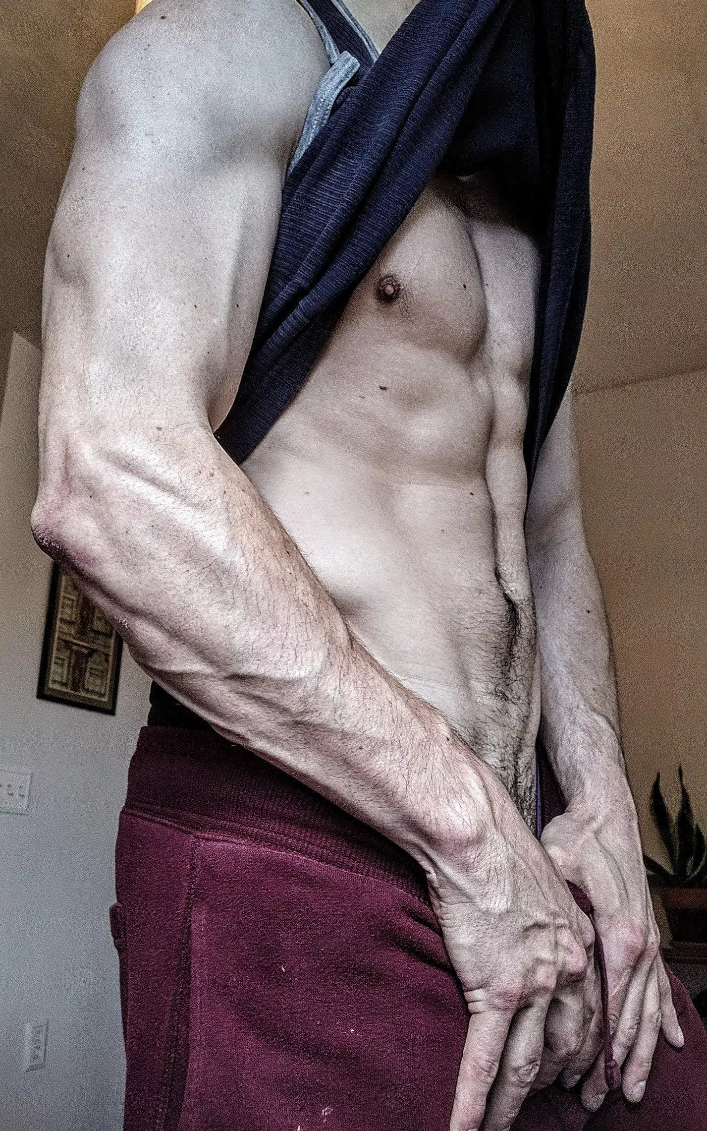 V line and forearms 😘
