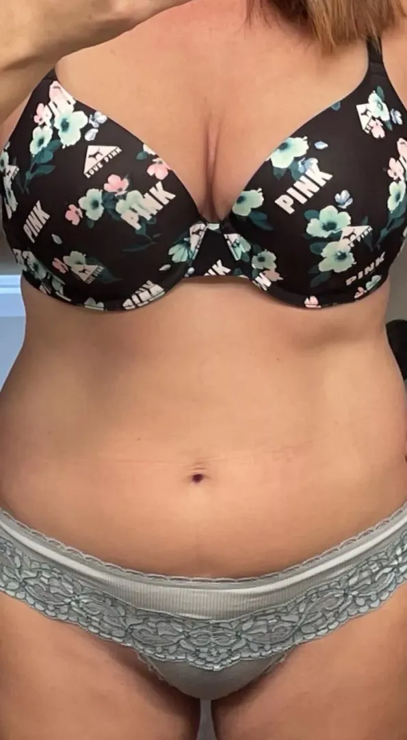 VAULT: 10/2/21: VS black PINK floral w/ icy lace thong (NSFW)
