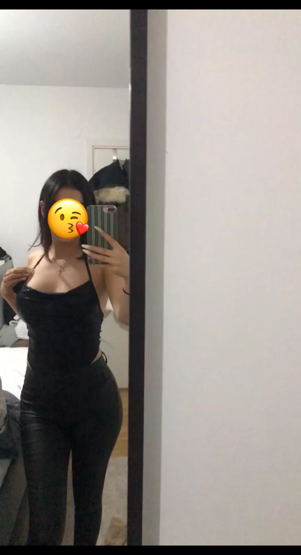 Vem vill se vad som finns under? 😘💦Checka min bio för mer💋