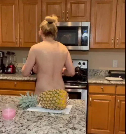Very bad pineapple that always gets in the way, whether it’s on pizza, in fruit salads, or just sitting on the counter. 😁🍍😁🍍