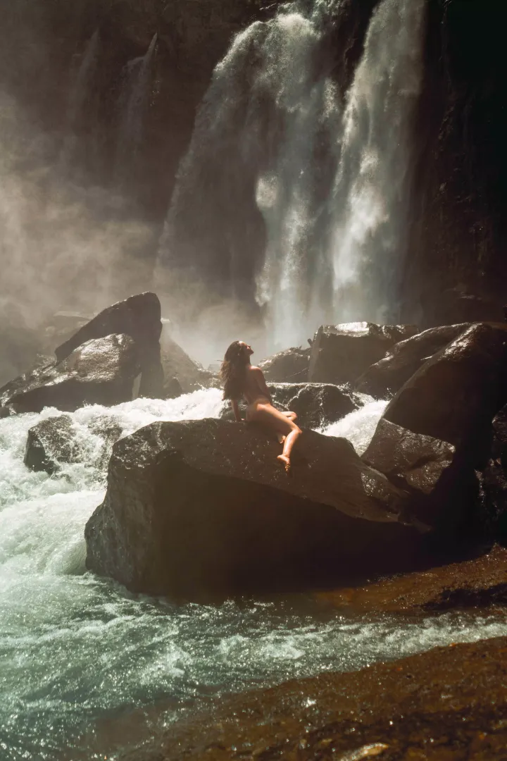 Viribus Femina at Nauyaca Falls