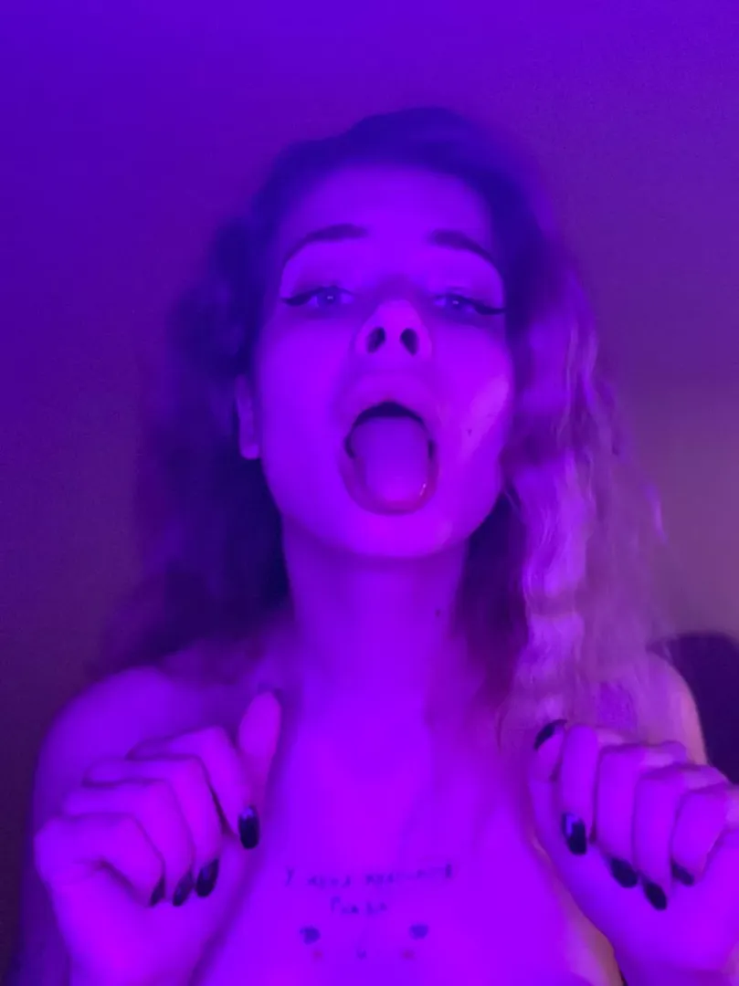 Waiting for my mouth to be filled 💦