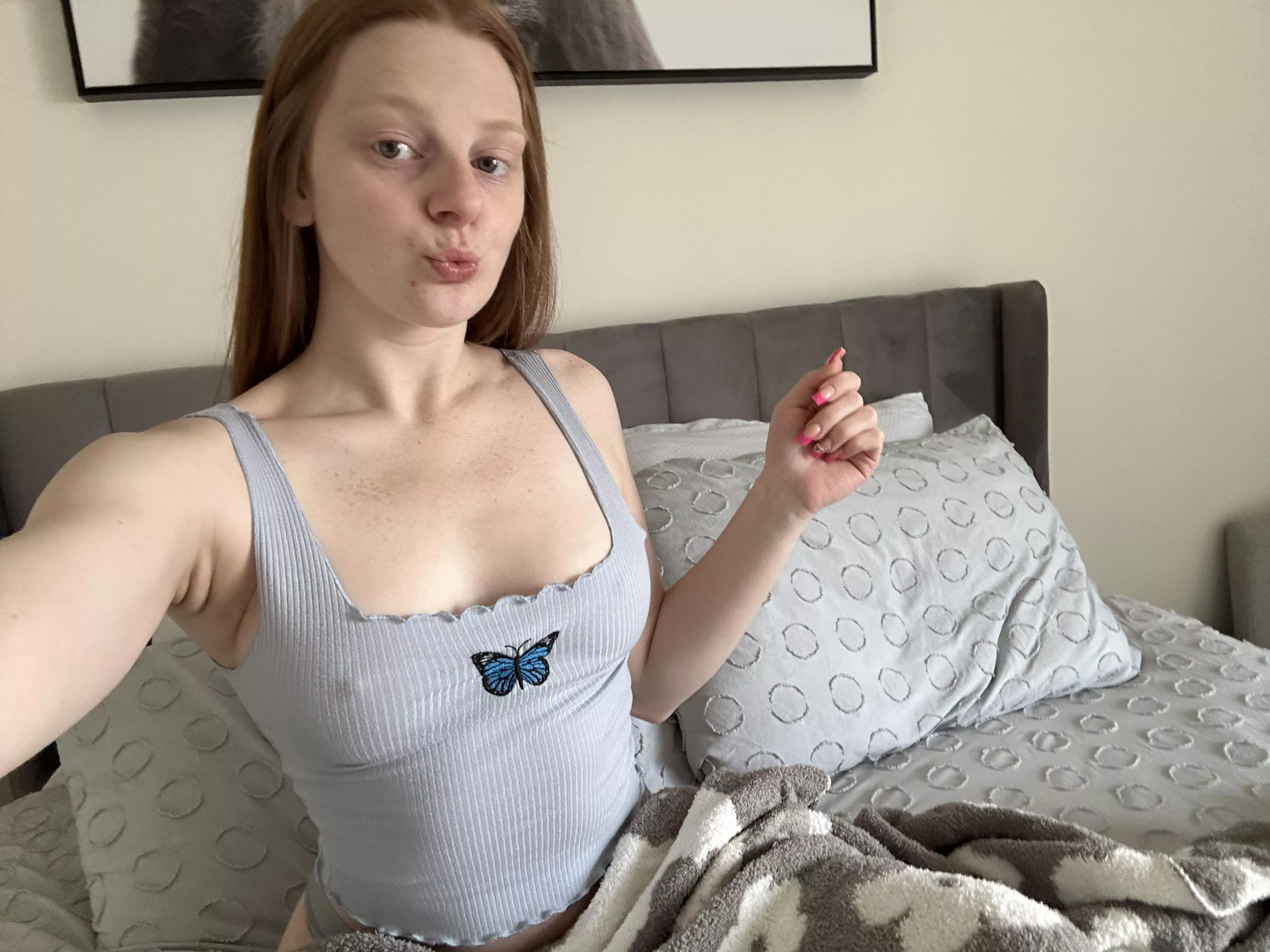 Waking up braless is the only way 😇