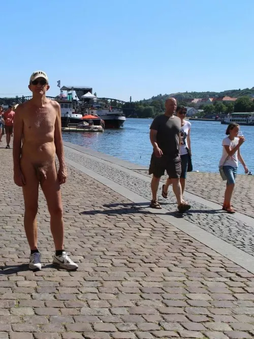 WALKING IN THE CITY