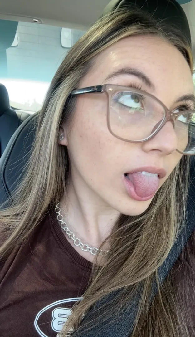 Wanna chill with me 
