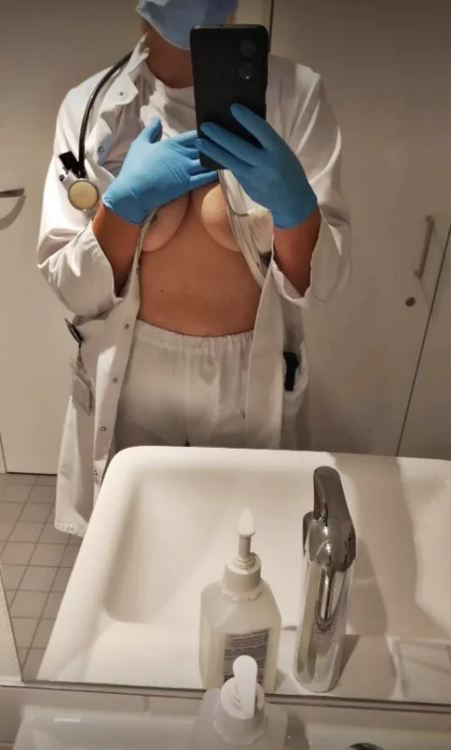 Wanna come over and suck on them tits ? Im bored.