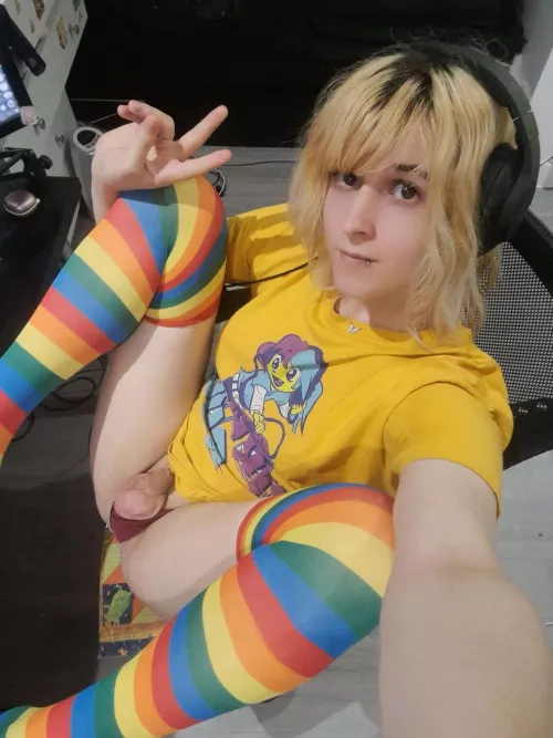wanna eat my ass under the table while I play valorant?