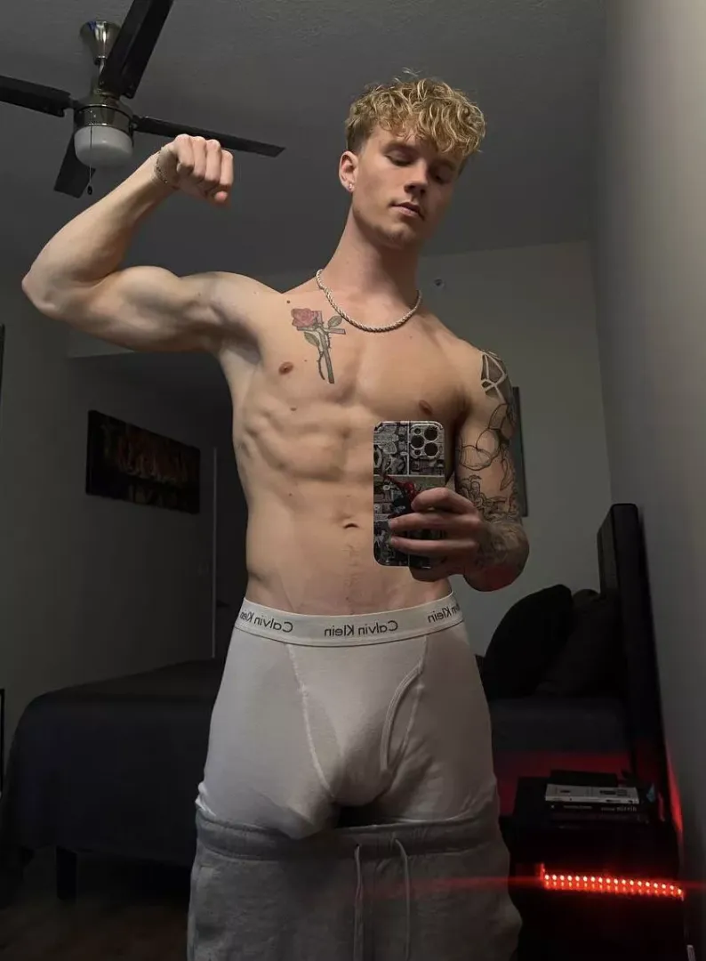 Wanna feel my muscles? ;)
