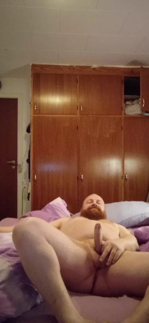 Wanna join a chubby daddy in bed 😈😘