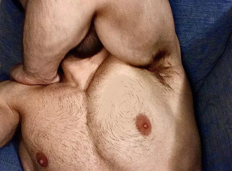 Wanna lick my sweat armpit!? Back from the gym 😈😈🐽