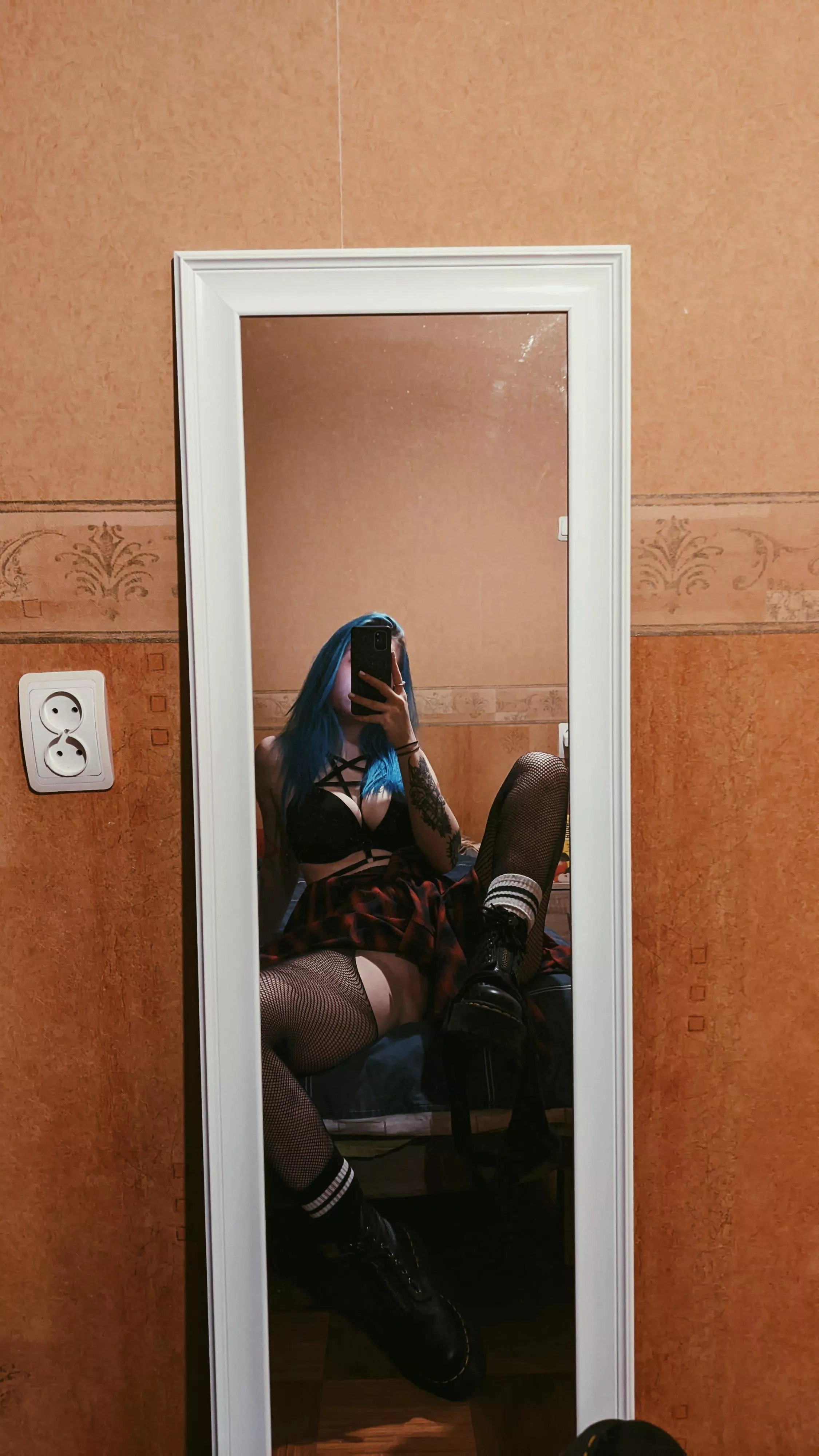 Wanna peak? OFs got more 😈 Link below 👇💙