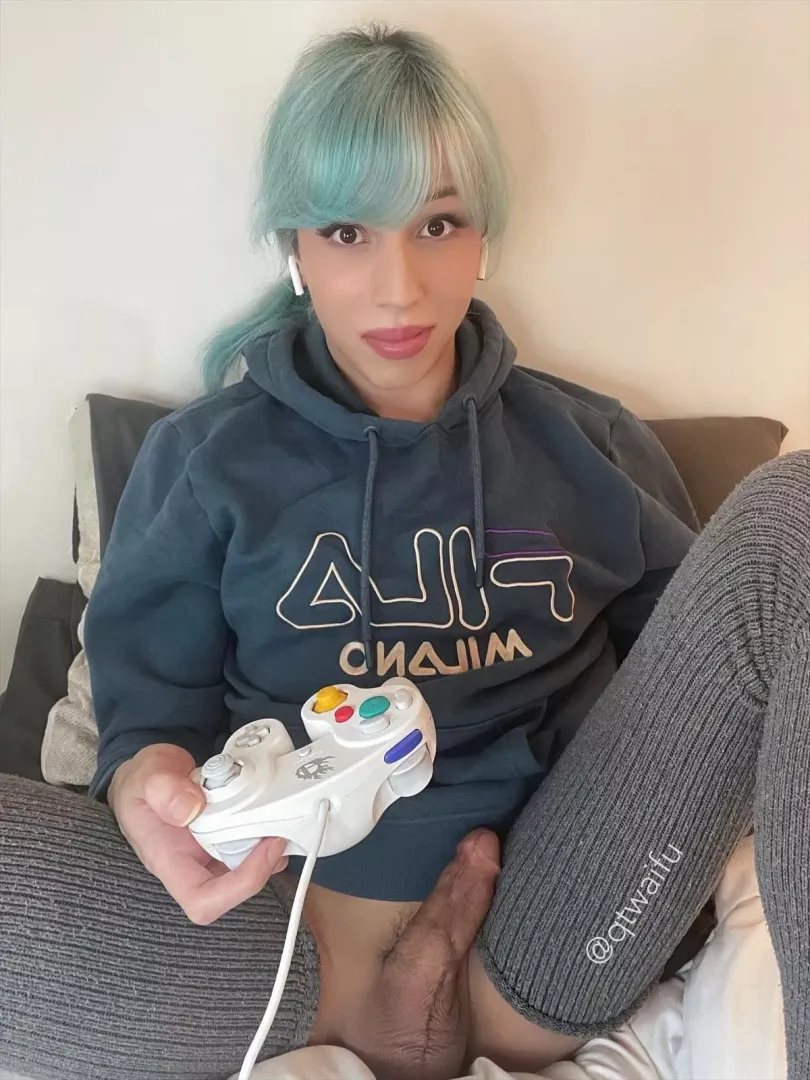 Wanna play Smash? Loser sucks off the winner 😳