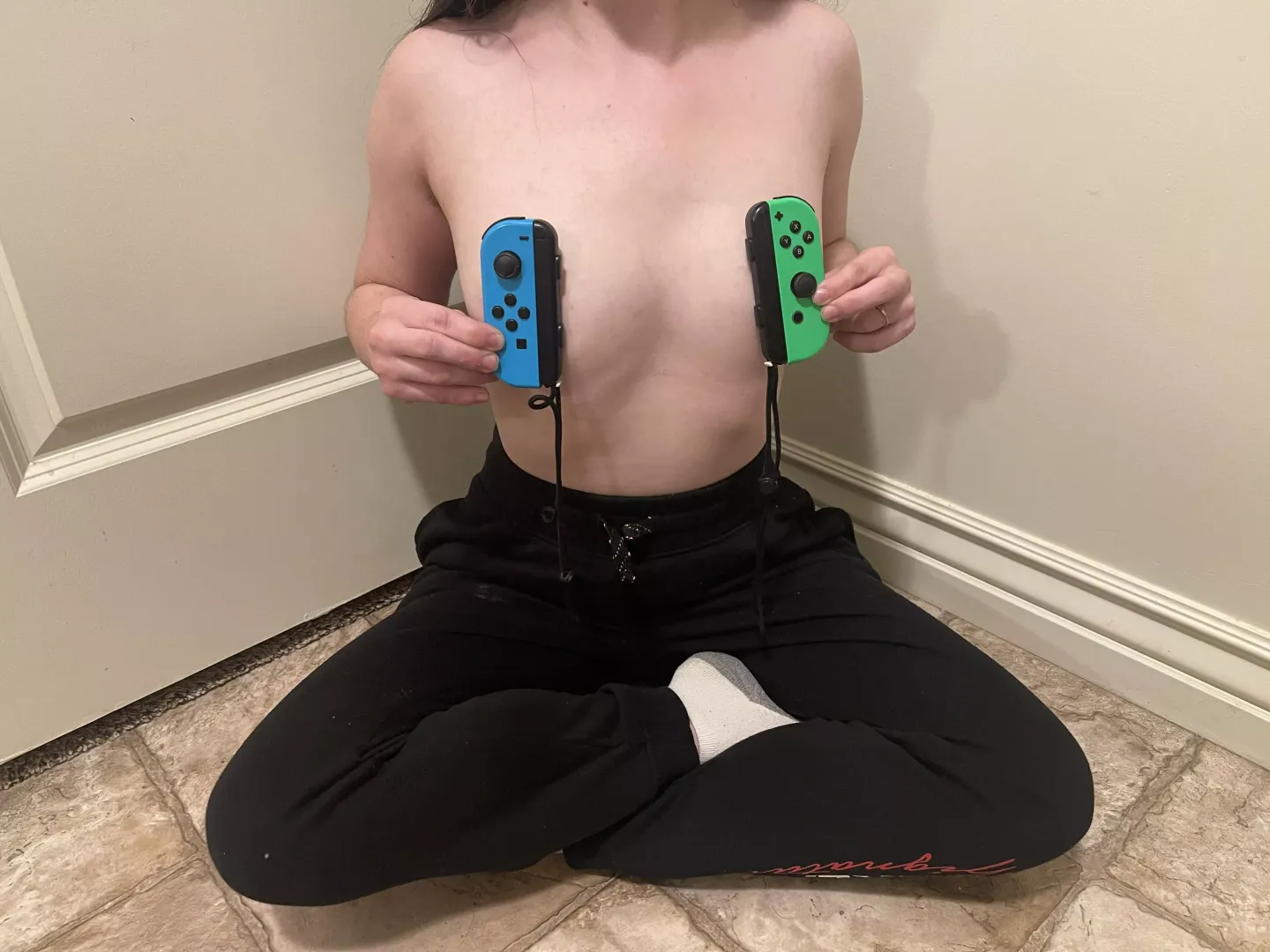 Wanna play with my Joycons? 
