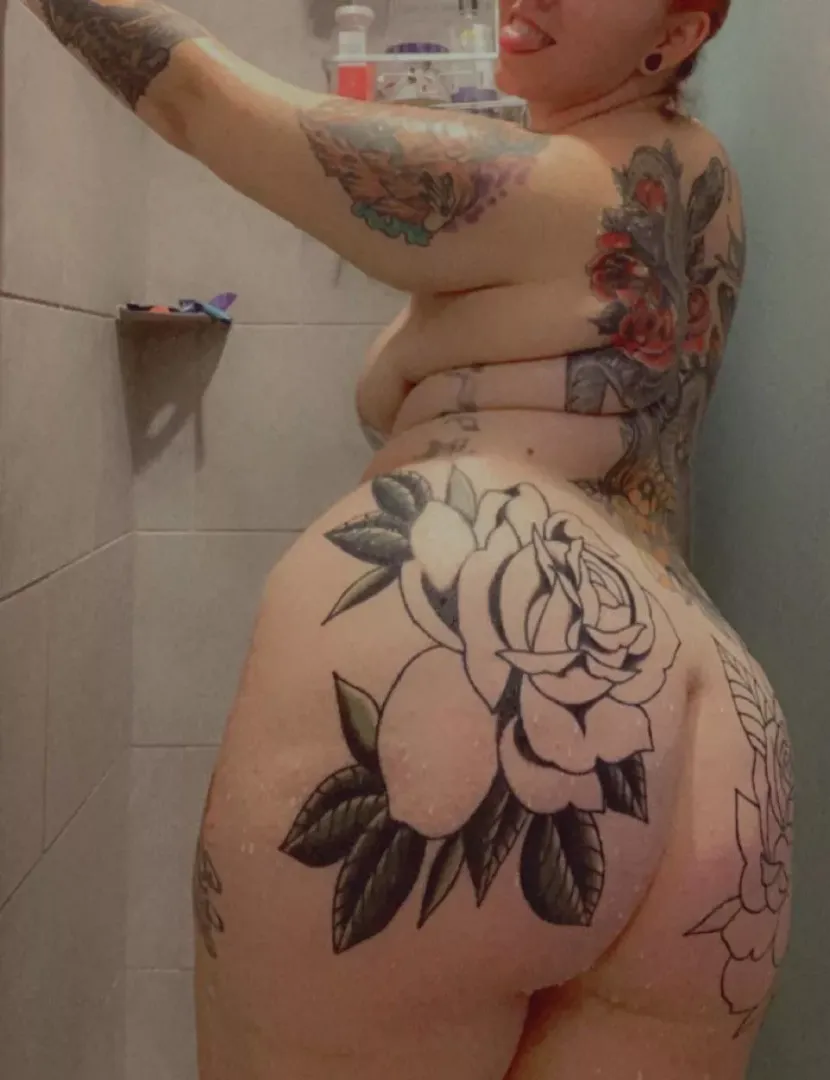 wanna pollinate these flowers ?? 🥵