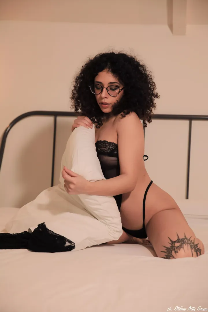 Wanna replace my pillow? 😏😈🔞[OC F19]
