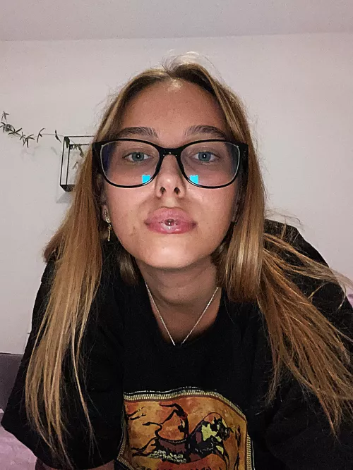 Wanna see me spit on your face?🤤 check comm😈👇🏼