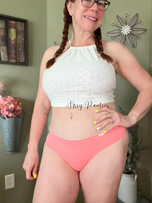 Want a little sniff and taste of this mature fet friendly redheaded milf? You know you do. Let’s make it happen. See pinned posts and dm to get yours. [usa][selling] starting at $30