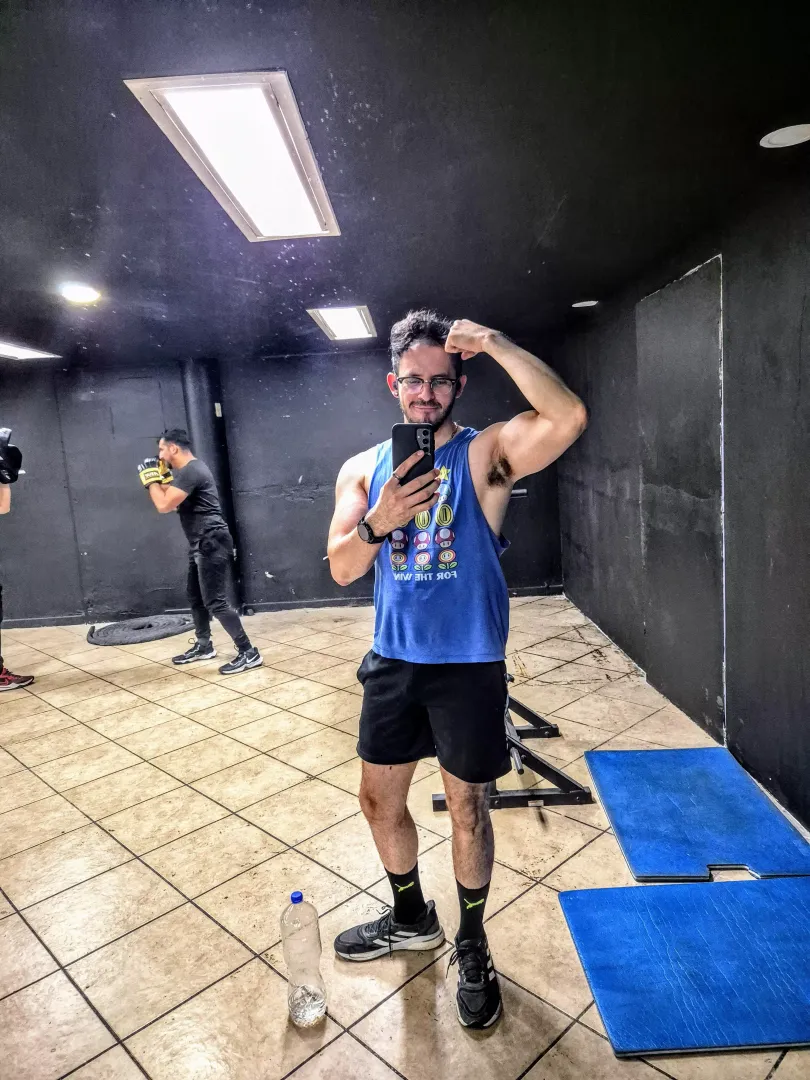 Want me to lift you? Mexican top gaymer gymrat geek here 37 