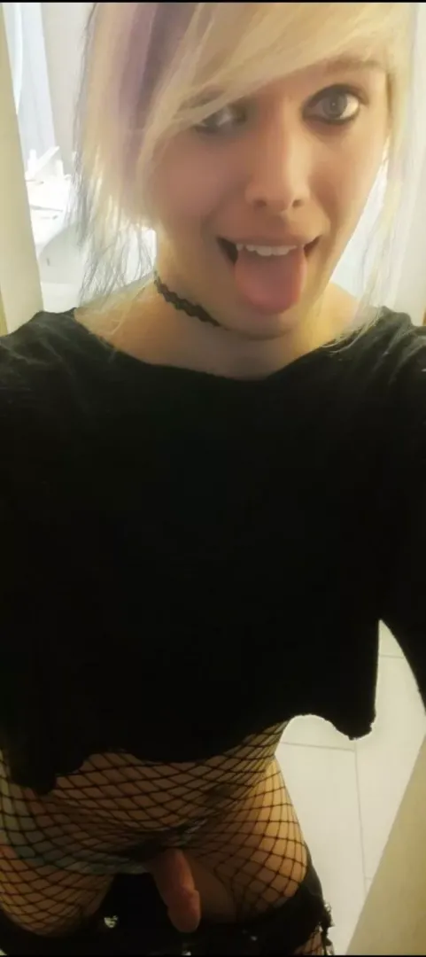Want to be dominated so badly!🙏🙏🥰 Put me in my place!🤤