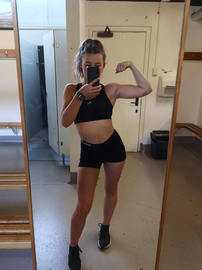 Want to fuck me in the gym changing room?