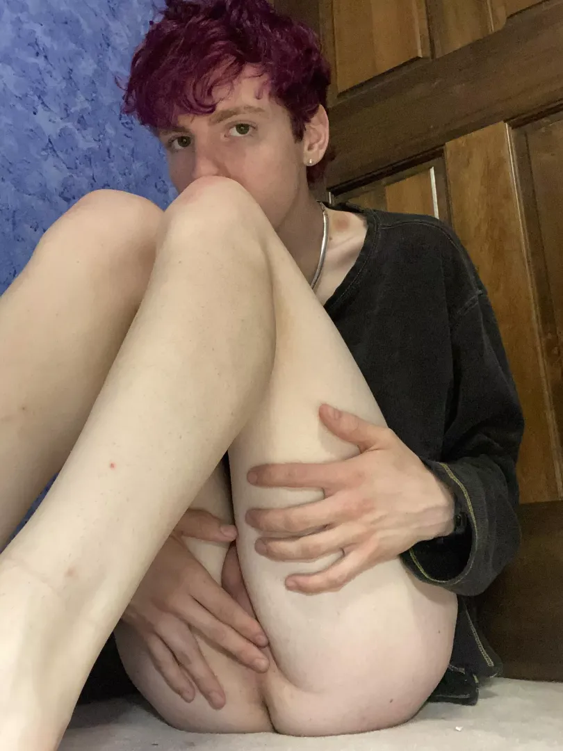 Want you to hold me… 🖤