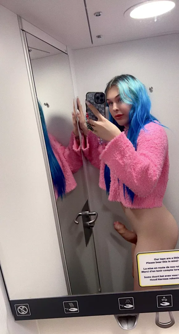 Want your boipussy ruined on a train?