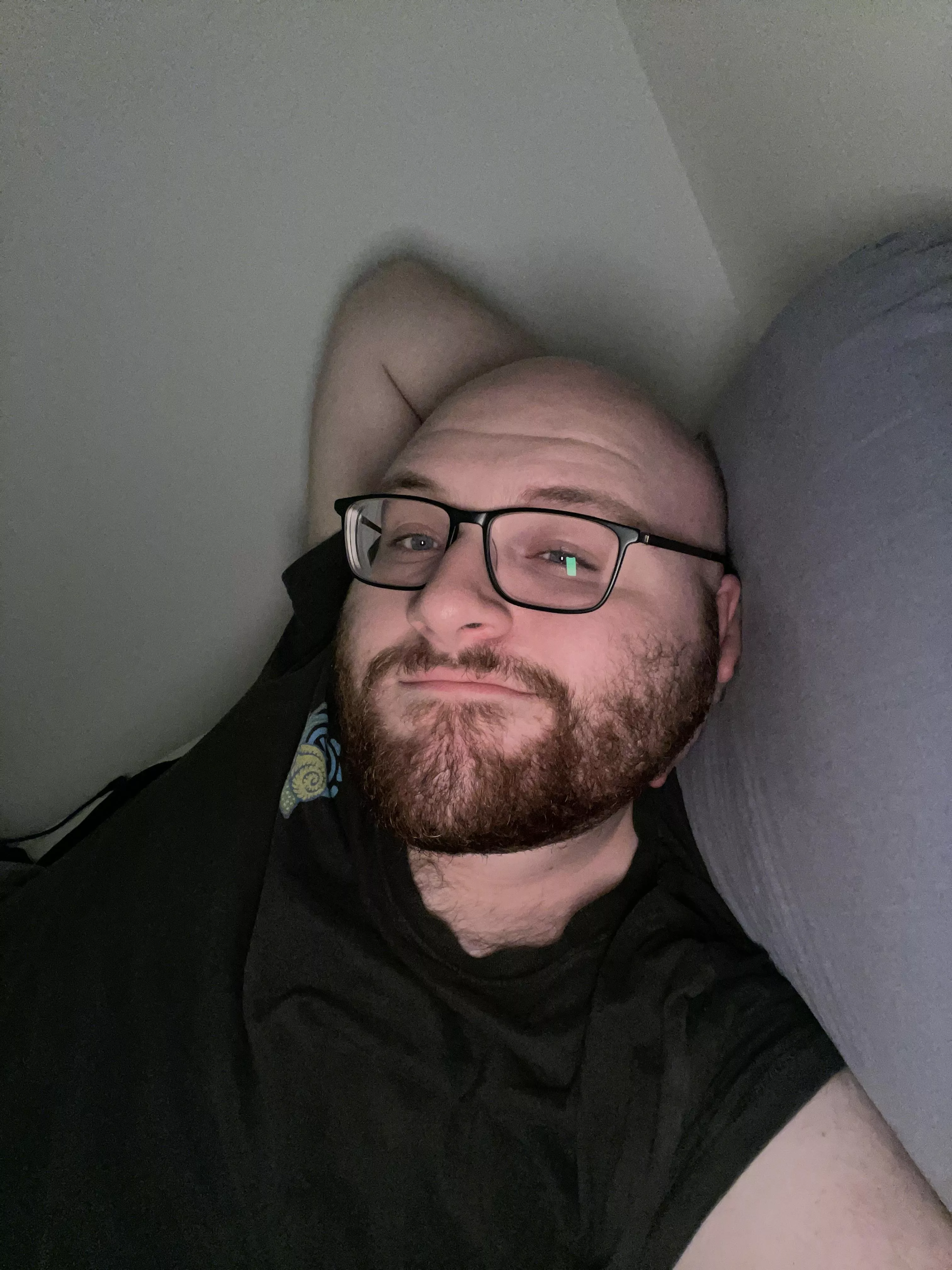 Wanting to game but need to sleep💀 anyone want to chat for a bit?