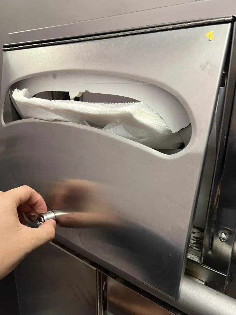 Was able to suck a nice and thick white cock at the mile high airport, thanks to this trick I just learnt. It can be pulled from both sides creating a large square space.