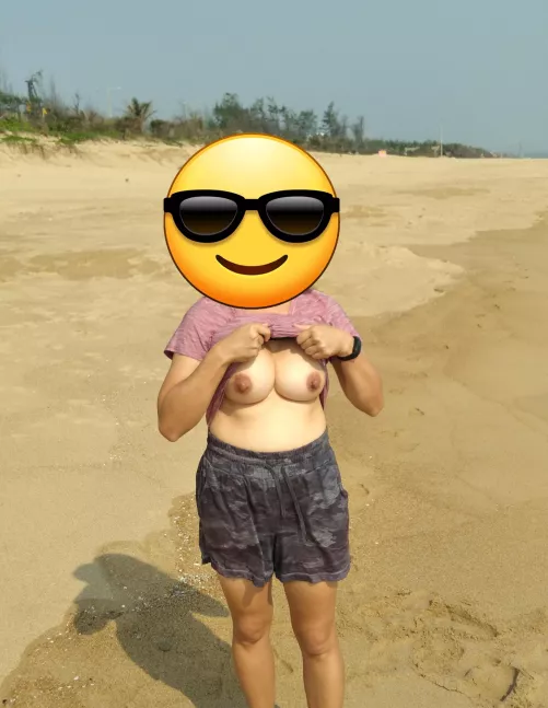 Was hoping for a (f)ew more people on the beach