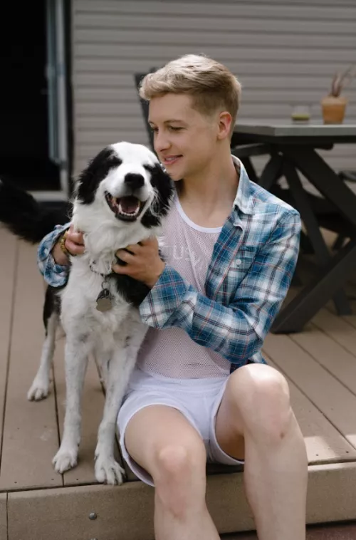 We would like to nominate ourselves as your new king(s) 👑💁‍♂️