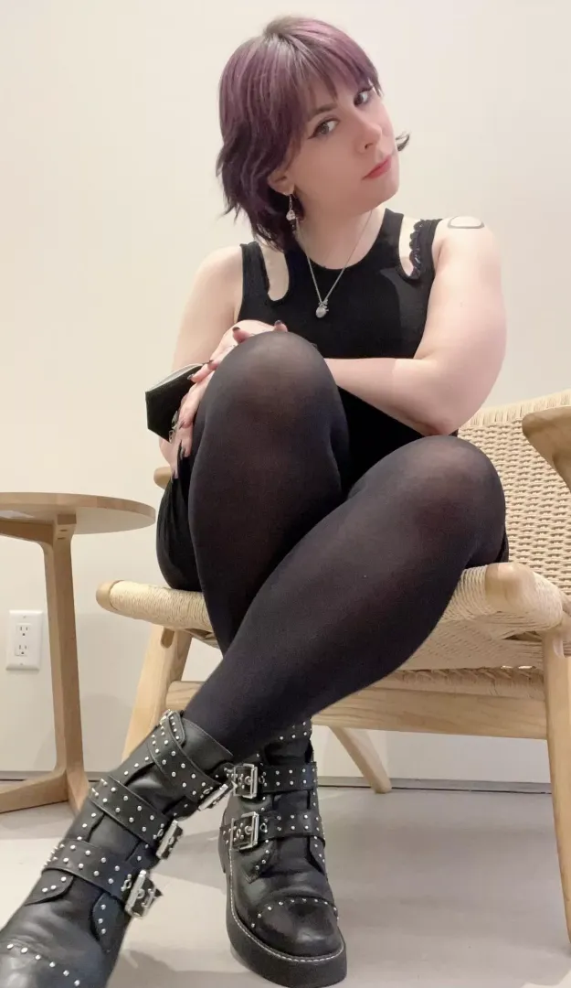 Wearing my buckled and studded boots today 🖤