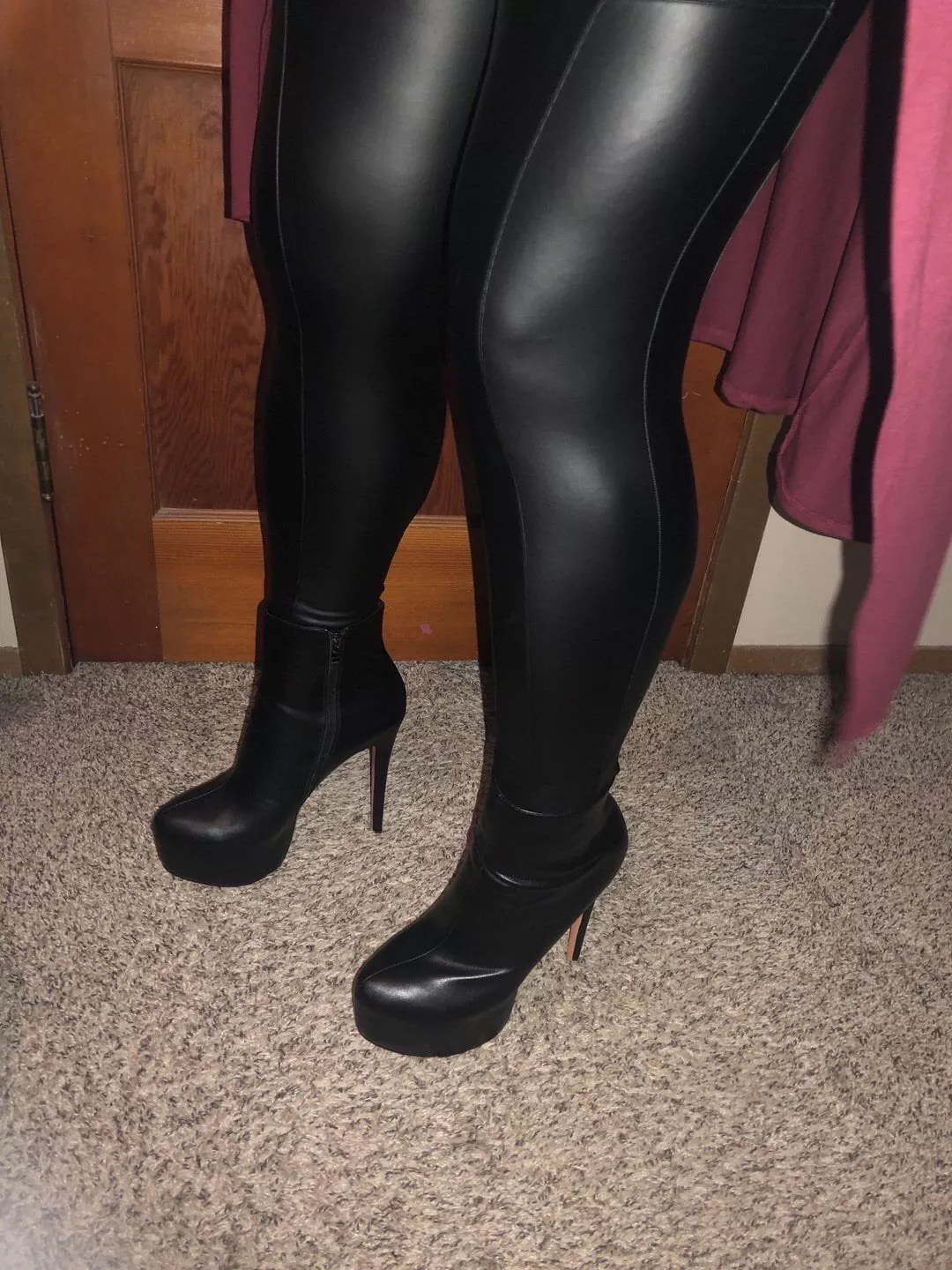 Wearing my favorite boots and leggings today.