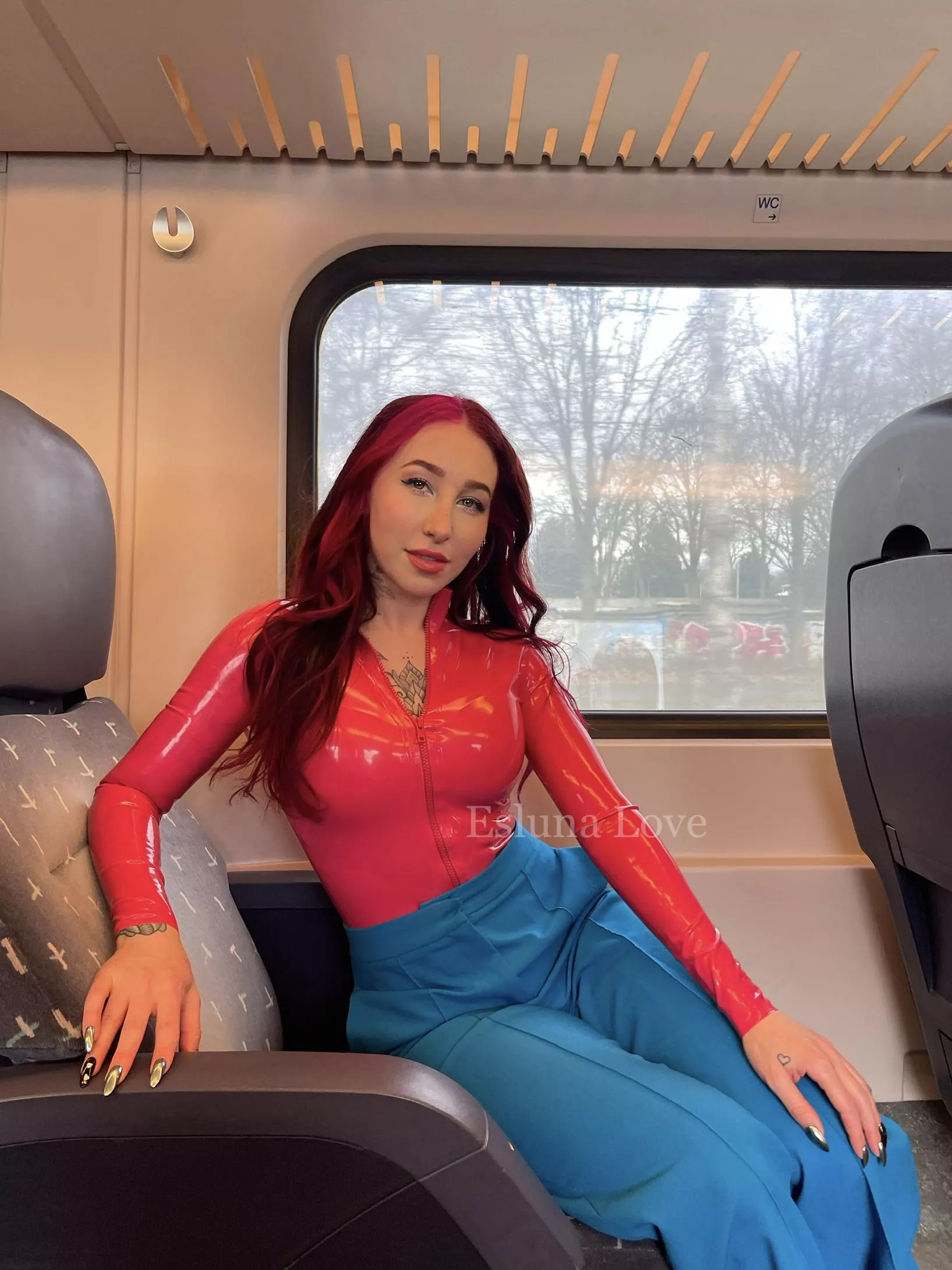 Wearing my latex bodysuit with a pantalon