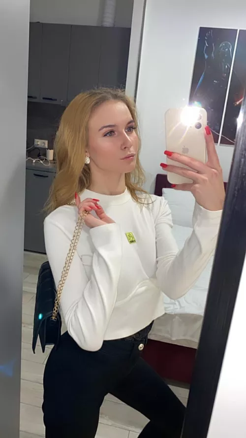 Webcam selfies before bed. ✌️ [F]19