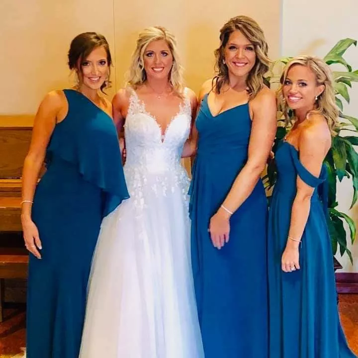 Wedding day besties