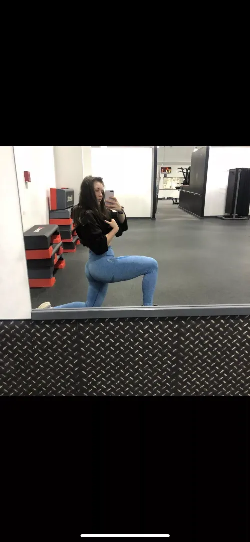 Weight training is a girl’s best friend 🙌🏼