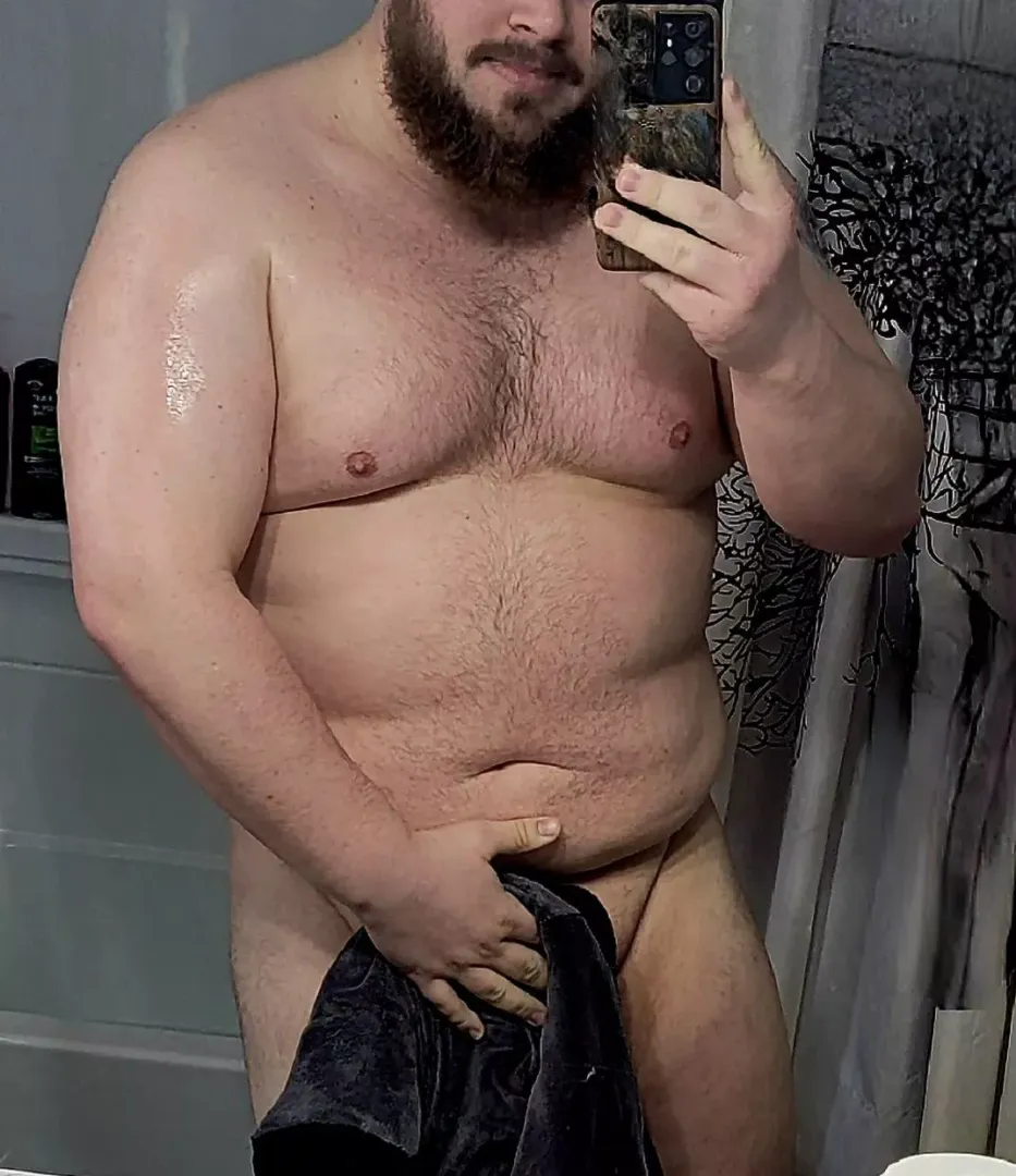 Well hello, any ladies out there like big guys