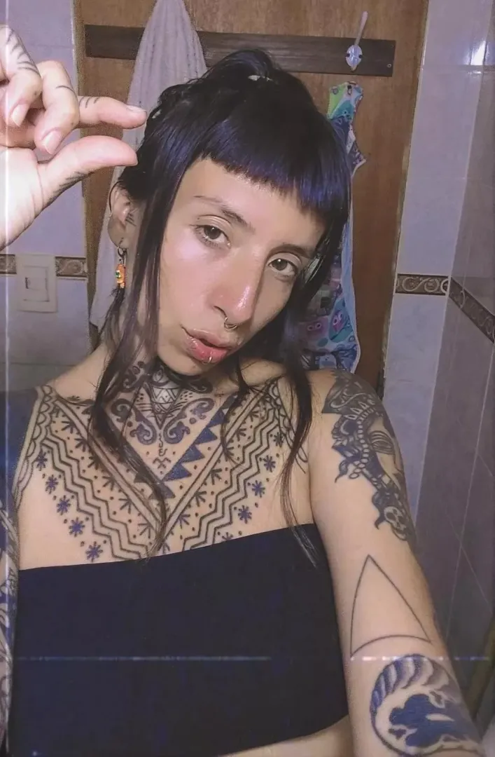 Well... u already know why u are here. 🧎‍♂️ U are a fucking submissive loser who need REAL perfection, and reminders ALL the time of how pathetic and weak u are.😈👸 Every single day i just grow and my position is always on Top😈😈😈 L