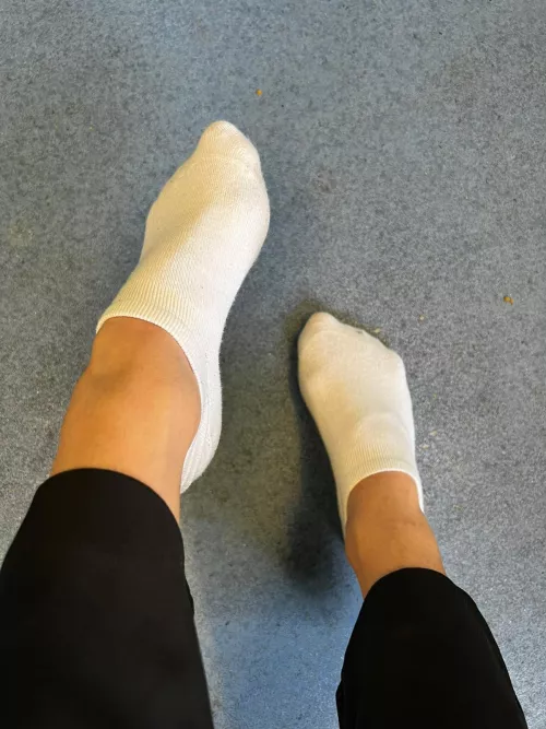 What about 3 girls or will you just take 1 pair today 😉… Panties, socks, Sexting, sph, pussy pops and much moreee 🤤🫦 OF - yourfivedesires