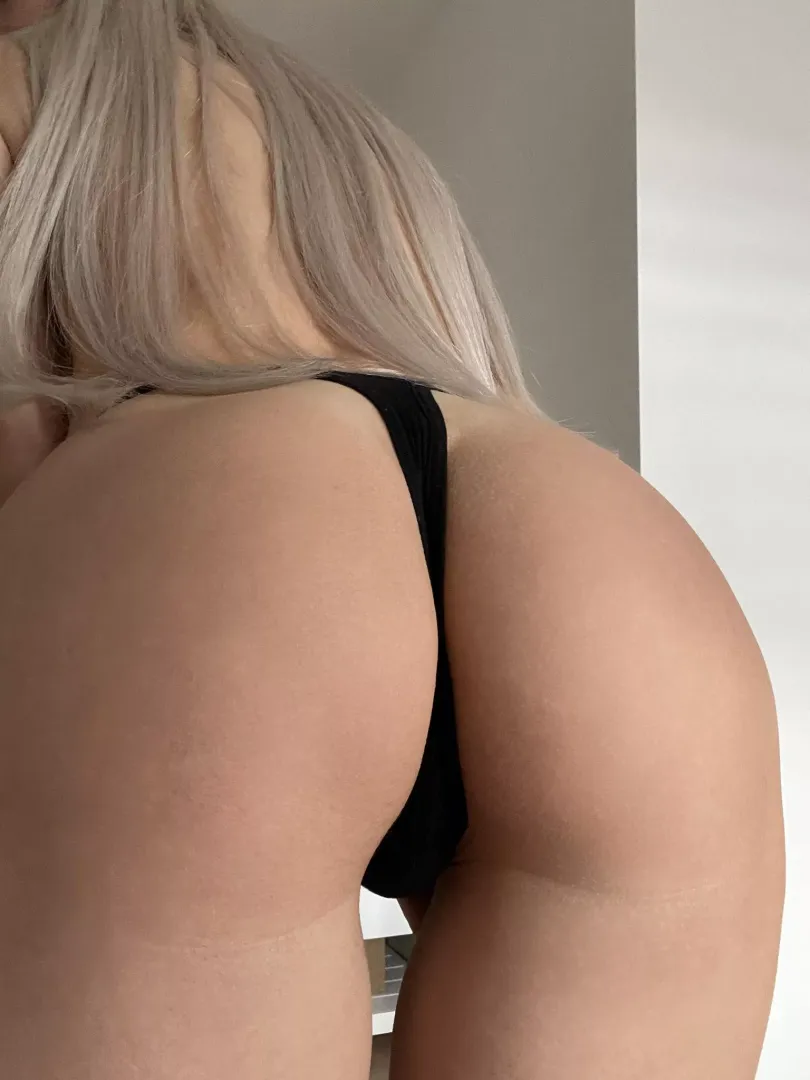 what color thong would you like to see on me??😍