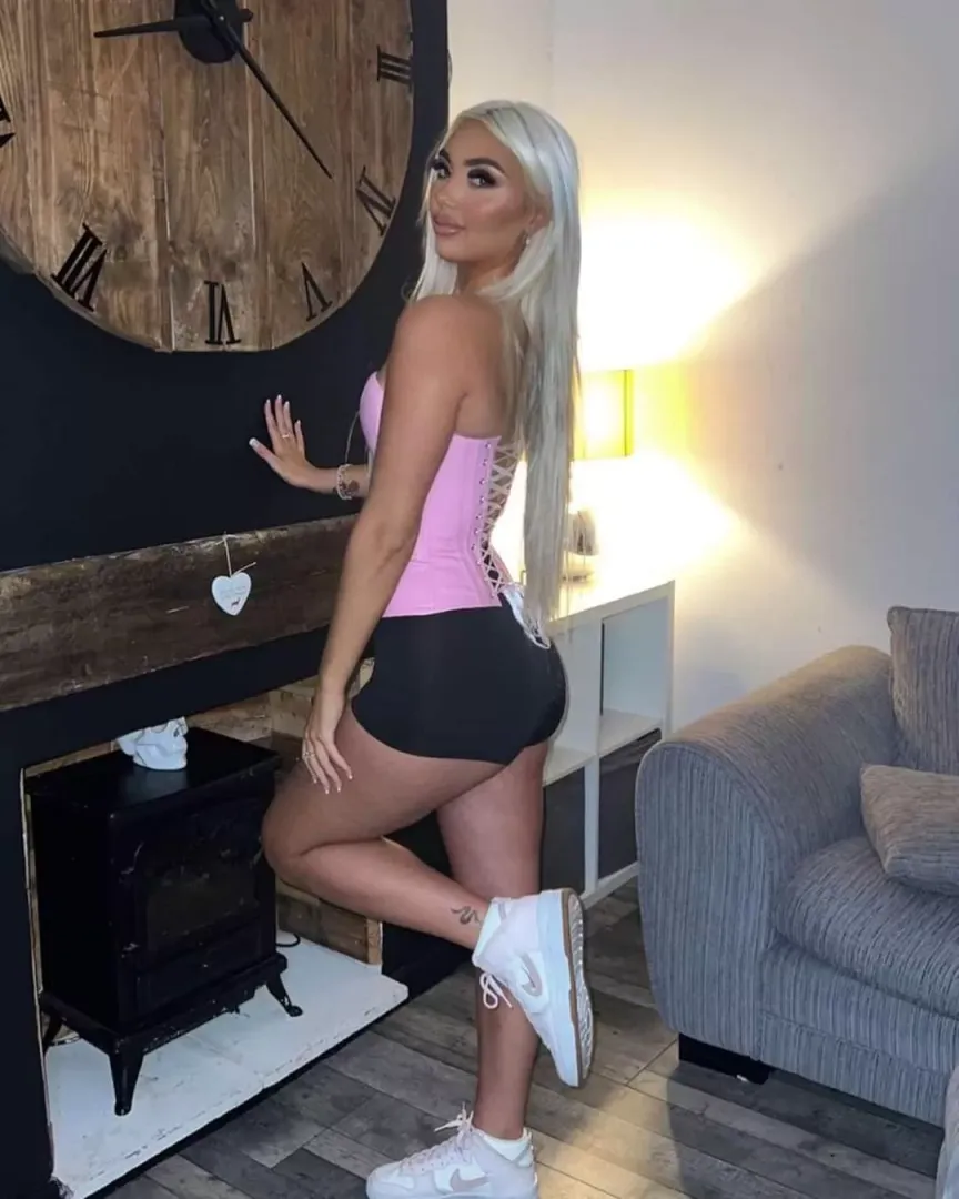 what do we think of molly and her ass