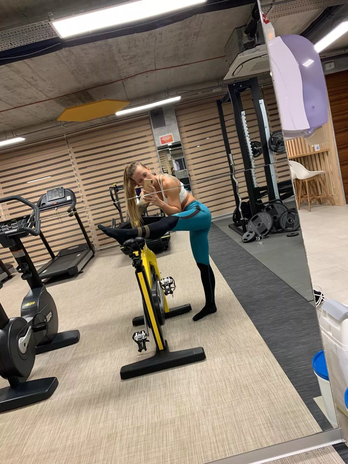 What do you do between sets in the gym?