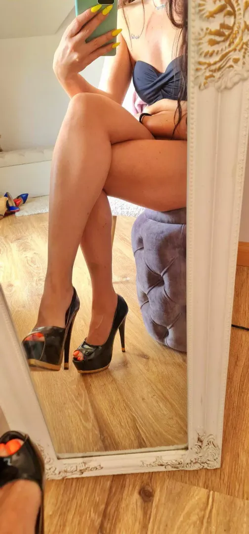 What do you notice first; heels, legs, bra..
